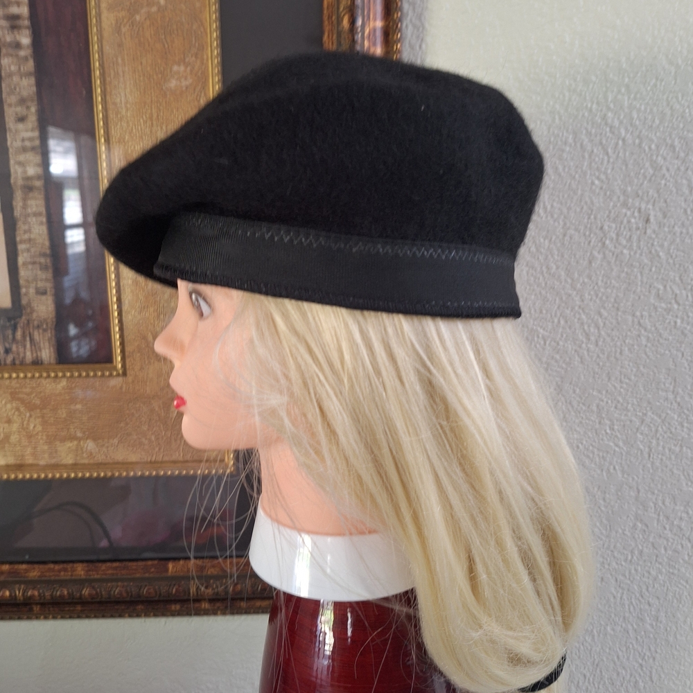 Classic Black Beret - Picture 2 of 4